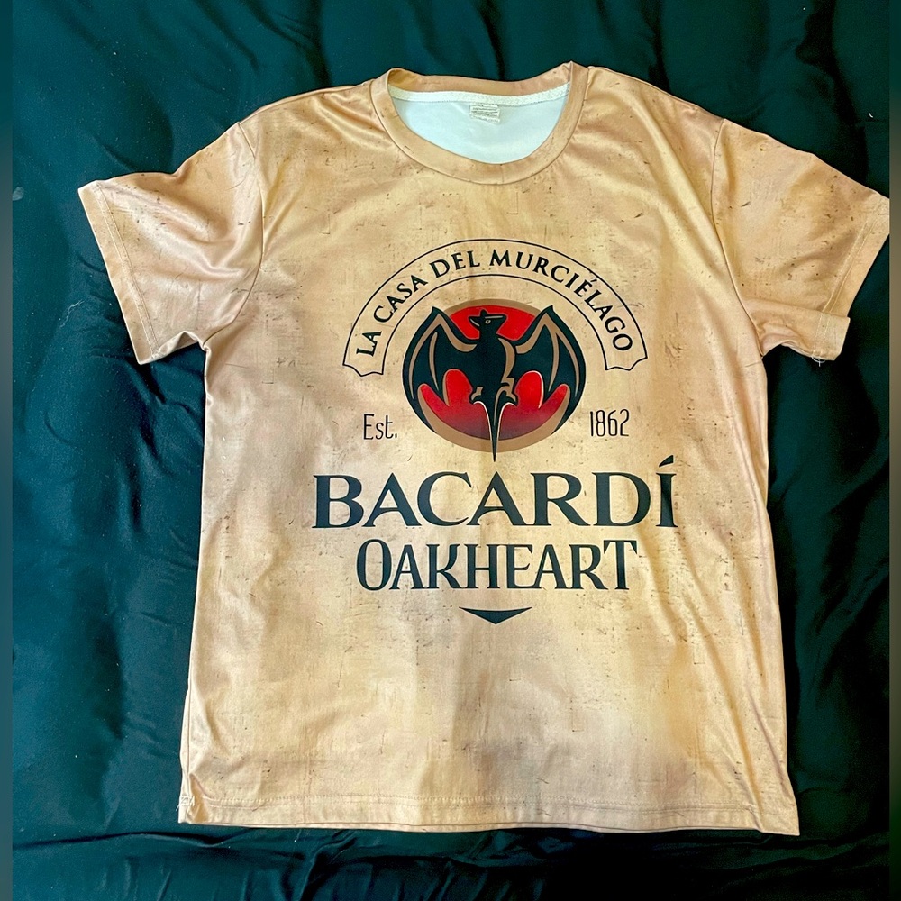 Men’s BACARI OAKHEART graphic printed t-shirt.